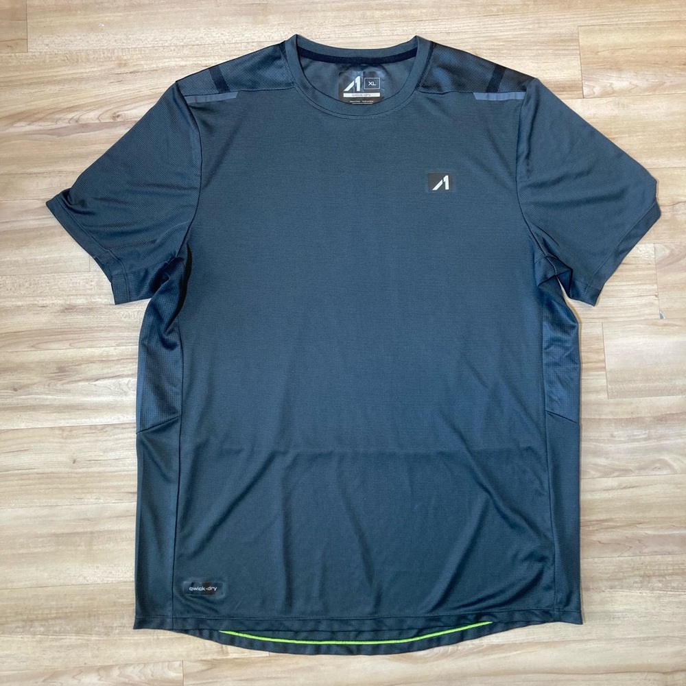 Alive “qwick-dry” Shirt Size XL